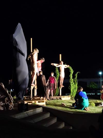 Procissão reúne milhares de fiéis em Laranjeiras do Sul e emociona comunidade na Sexta-feira Santa